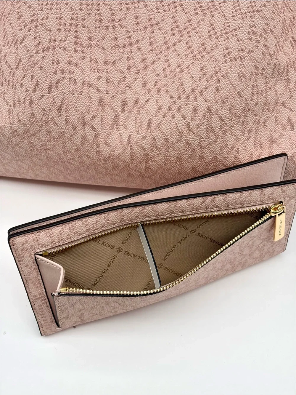 Michael Kors Carson Large Signature Logo Shoulder Tote Handbag with Wallet Set